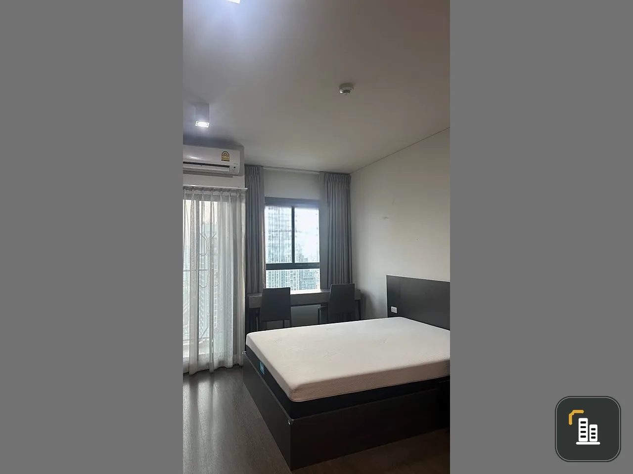 For sale or rent IDEO Phahon Chatuchak, best location, next to BTS Saphan Khwai, convenient to travel, near shopping areas as well.