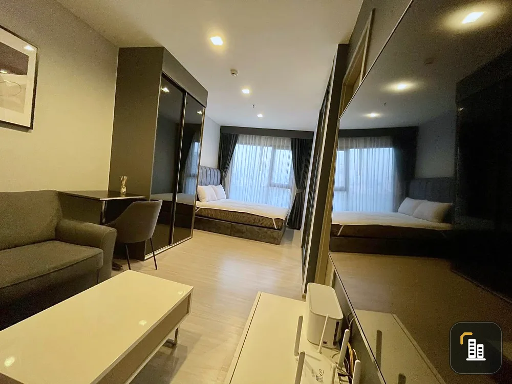 For rent, Life Asoke Hype, 20th floor, has a high view, the room comes with furniture. complete electrical appliances Not booking is a mistake.