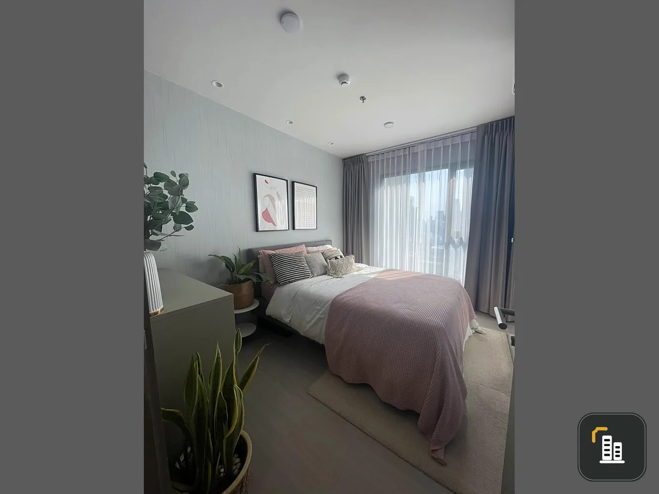 For rent, Life asoke Rama 9, fully furnished room, high floor, has a good view, say that you should not miss this room.