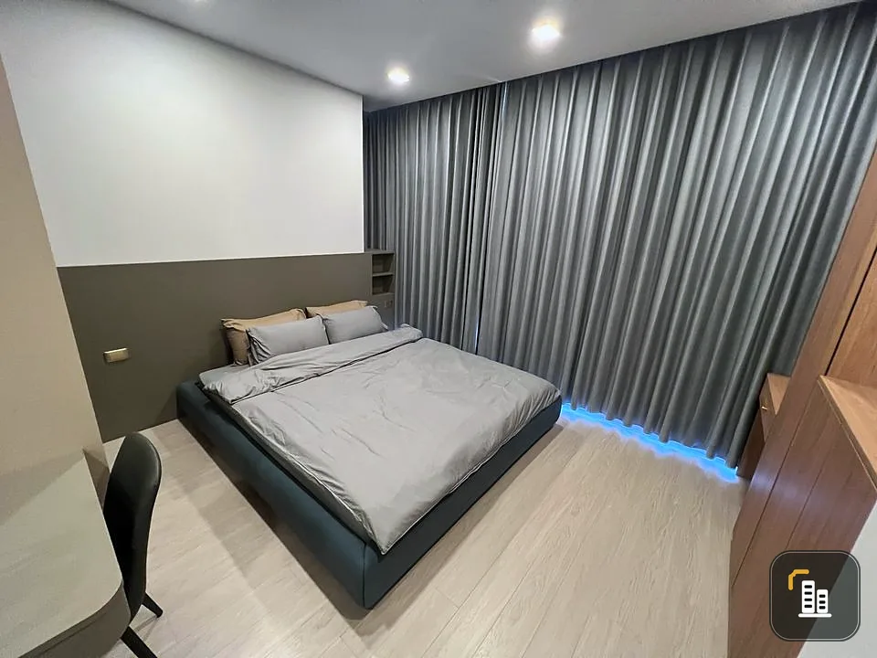 For rent, One Nine Five Asoke-Rama 9, 13th floor, spacious room, fully furnished, can move in immediately, book now, hurry up.