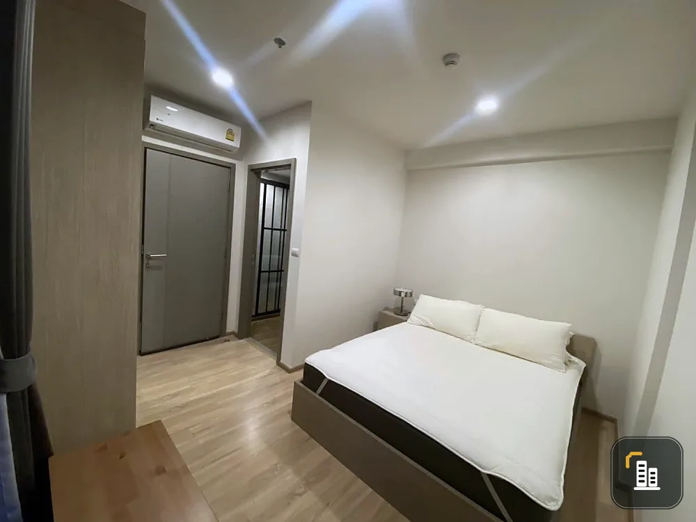 Quick rent, The Base Garden Rama 9, ready to move in room. Complete facilities, good price, book now.