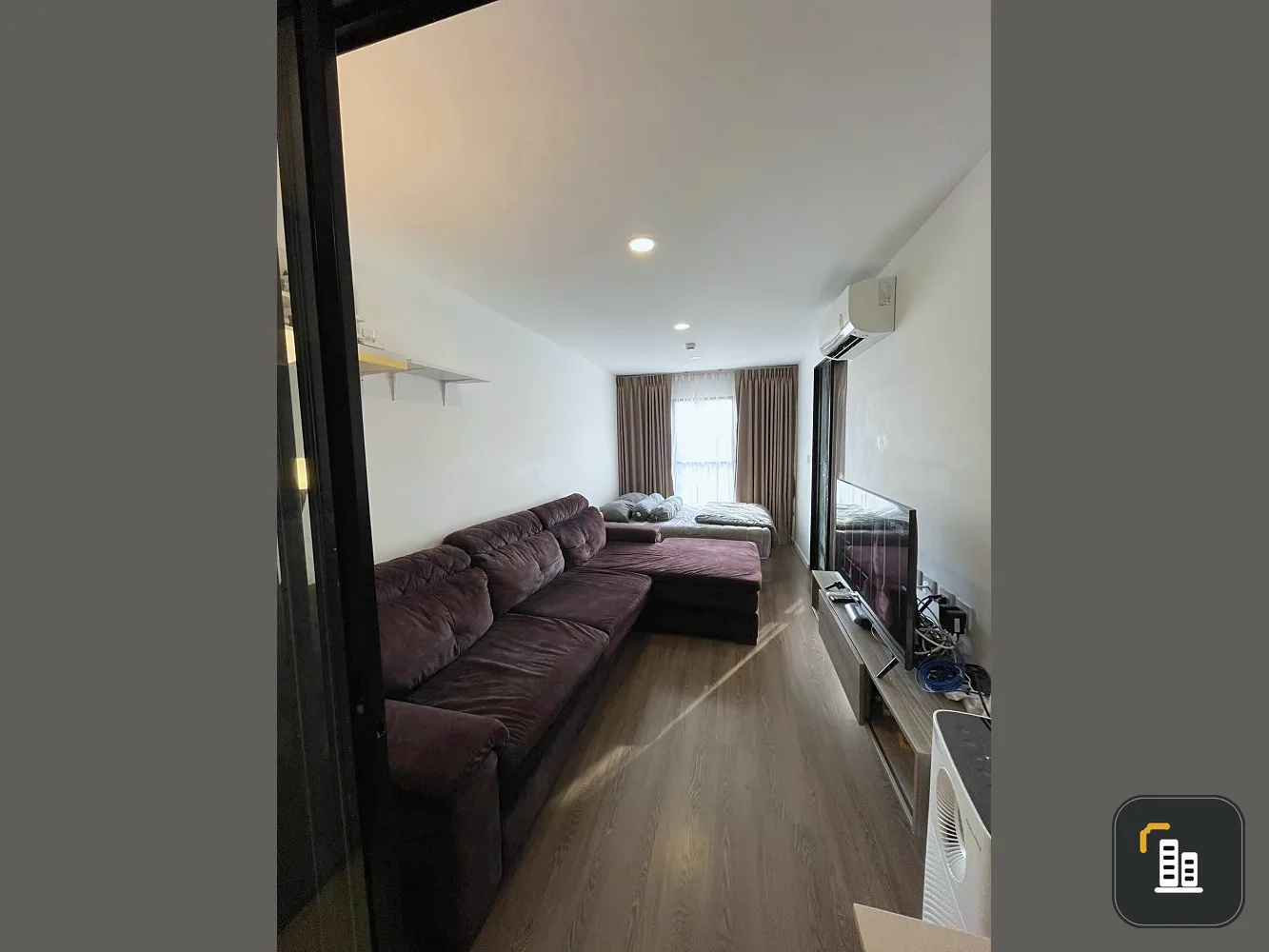 For rent, The Origin Phahon - Saphan Mai, with a walk in closet, plus a large sofa. If you don't reserve, you will miss a lot.