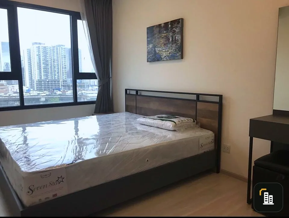 Sale, life Asoke, nice room, fully furnished + electrical appliances, good view, friendly price Must reserve now.