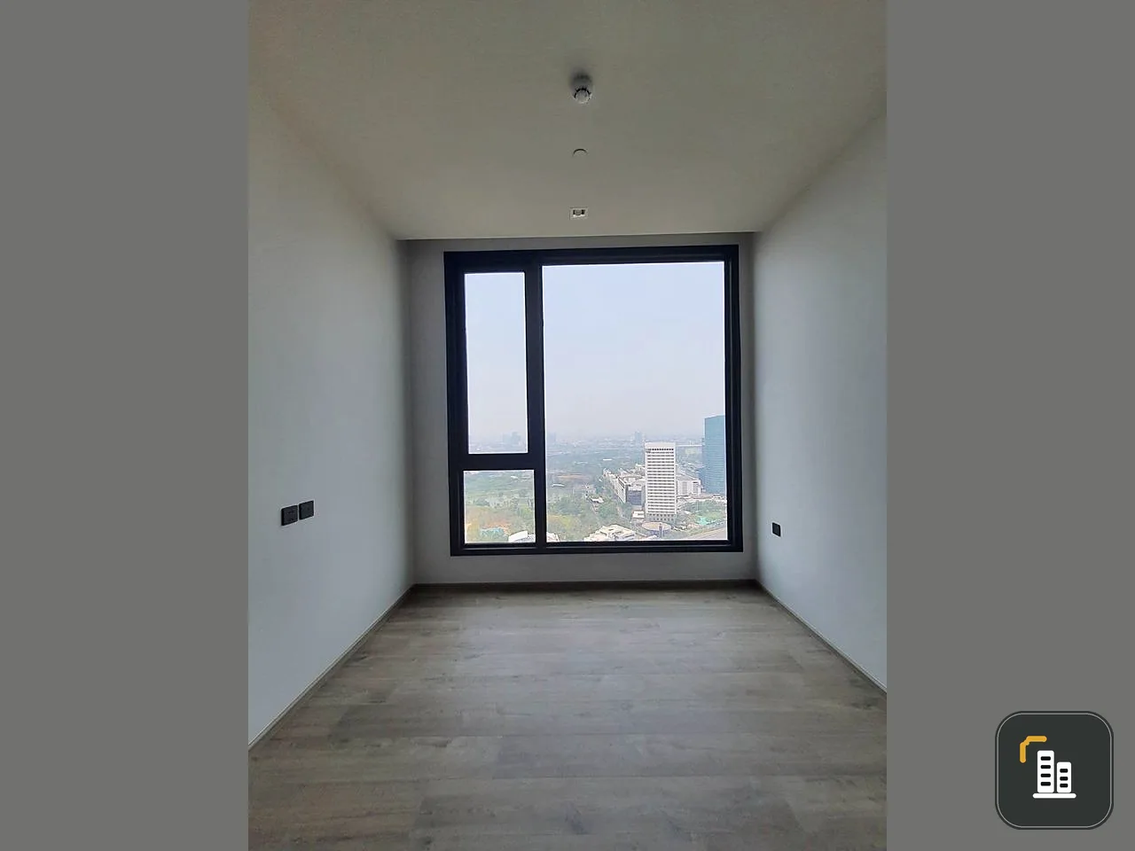 Sell The Crest Park Residences, 2 bedrooms, 2 bathrooms, complete facilities, very good view, don't miss it.