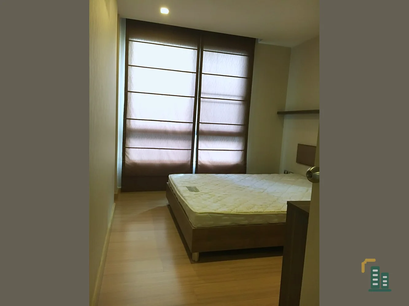 Condo for rent, Tree Condo Ekkamai (Sukhumvit 42), spacious room. There is a lot of usable space. Let me tell you that you don't miss it.