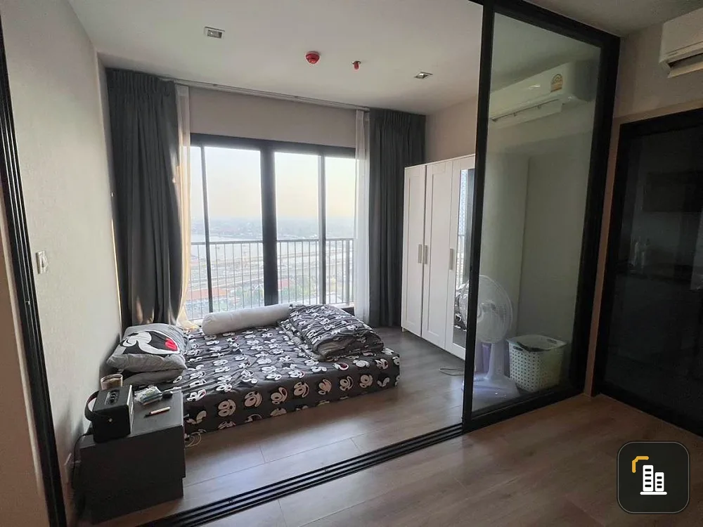 Condo for rent, The Politan Rive, corner room, decorated get the height, beautiful view Friendly price. Hurry up to reserve.