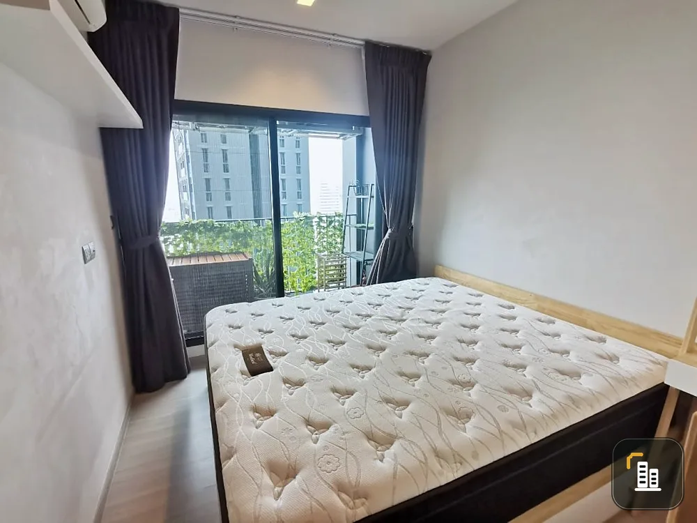 For rent Life Asoke Rama9, ready-to-move-in room, built-in furniture, complete with electrical appliances, don't miss it.