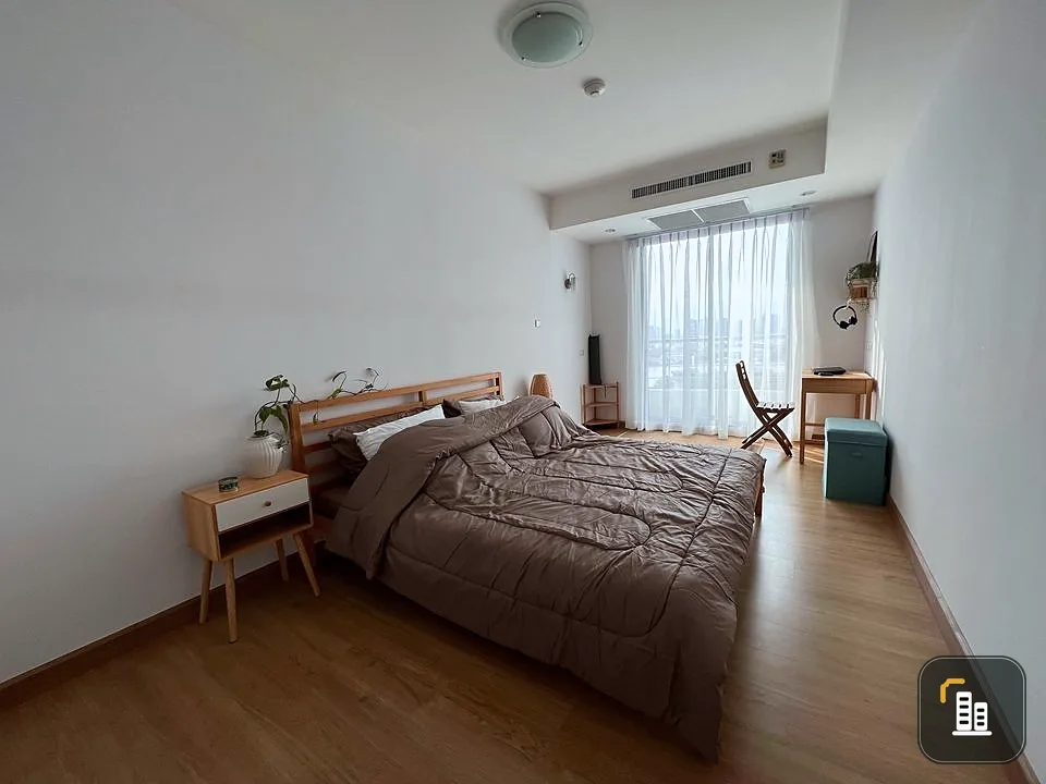 For rent, Supalai Casa Riva, 17th floor, Chao Phraya River view, spacious room, comfortable, hurry to book before it's out of hand.