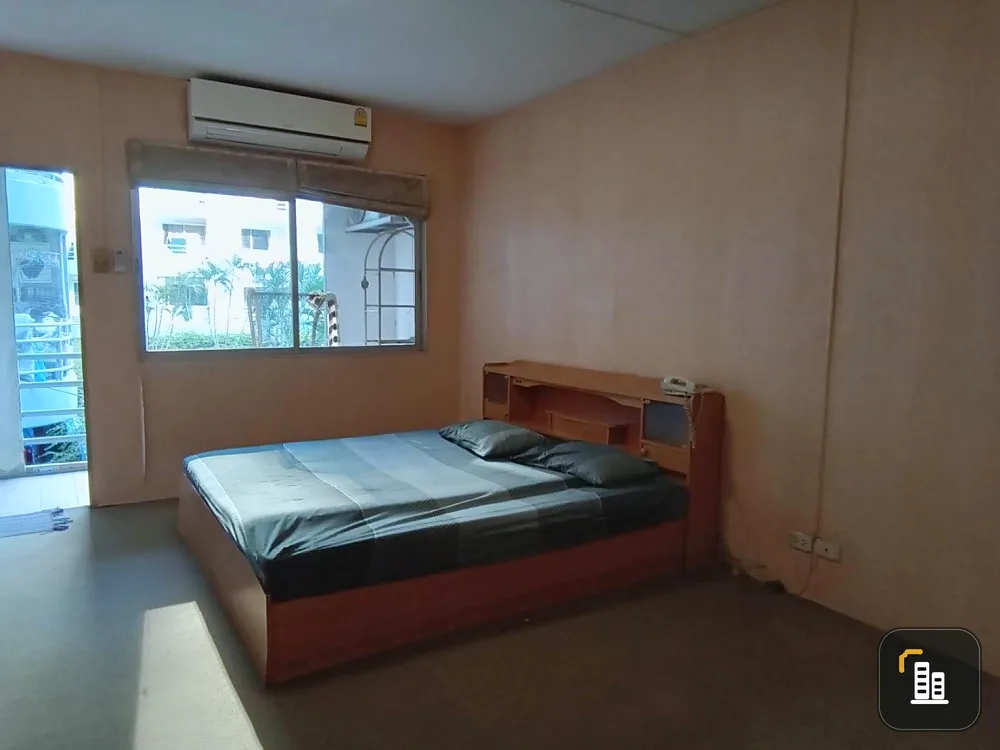 Urgent sale, Ratchada Prestige Condo, Ladprao 48, spacious room with usable floor with built-in bathtub, don't miss it.