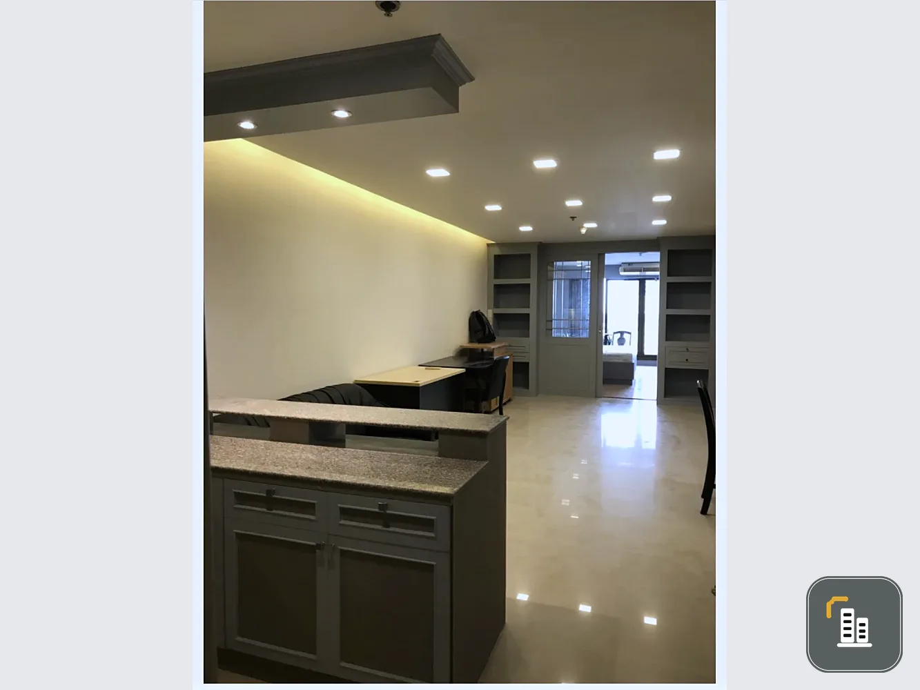 State Tower condo for sale, good looking room, color tone, easy to decorate Full set of furniture. You can reserve now. Hurry up.