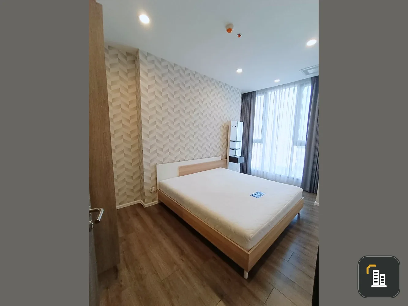 Condo for rent, Whizdom Essence, ready to move in room, high floor, good view, inexpensive price, comes with furniture, hurry to move