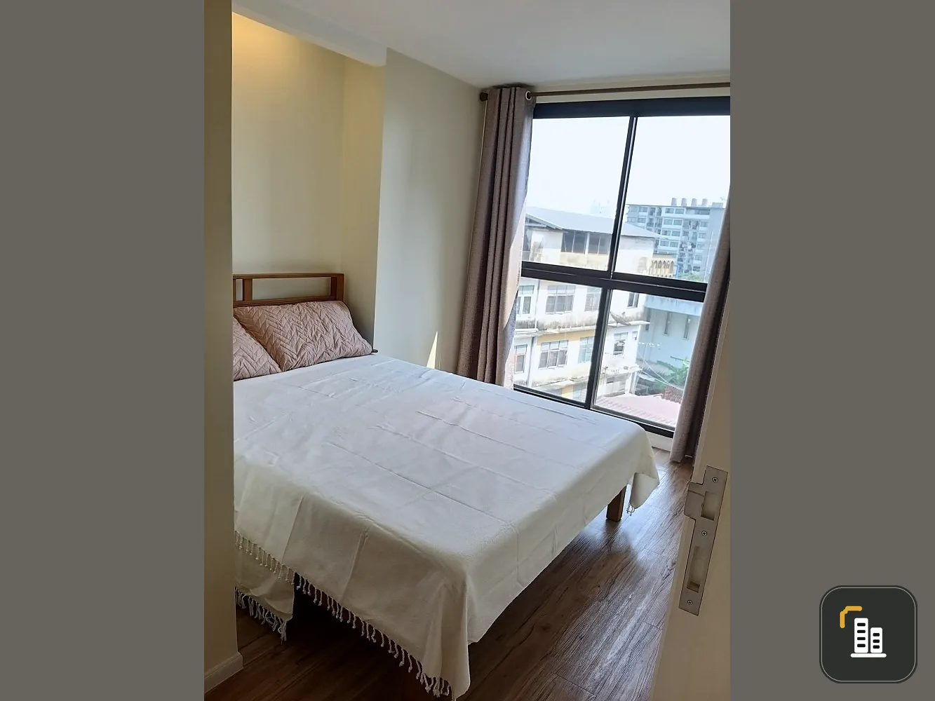 Selling Grand Condo Wutthakat 53, nice room, wide size, fully furnished, 5th floor, cute price, just drag your luggage in.