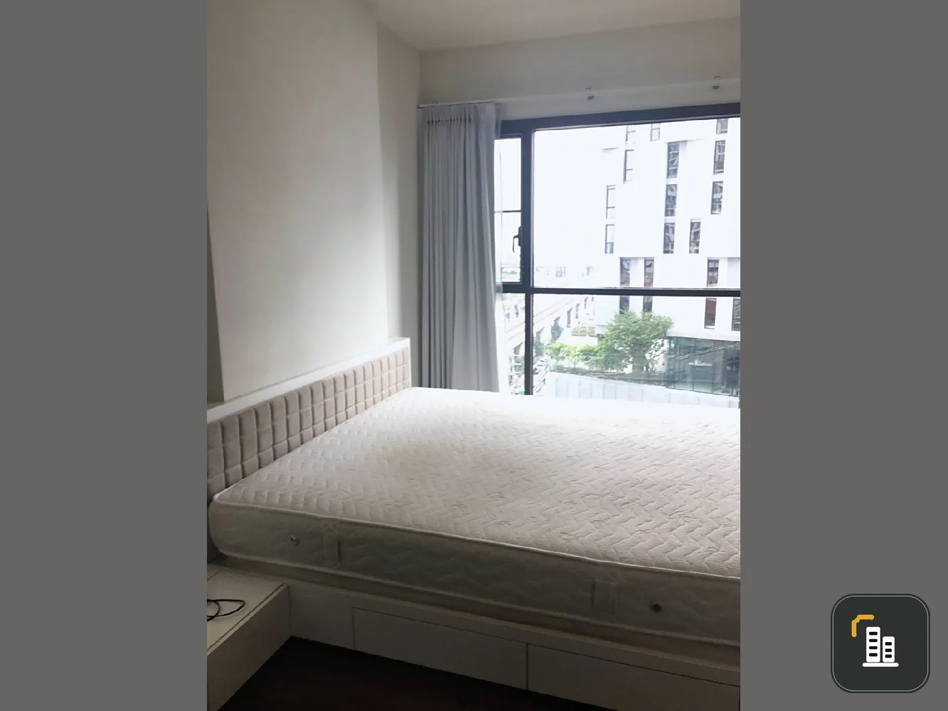 For rent, Wyne Sukhumvit, 10th floor, fully furnished room. Ready to move in. Hurry up to reserve. Don't wait.