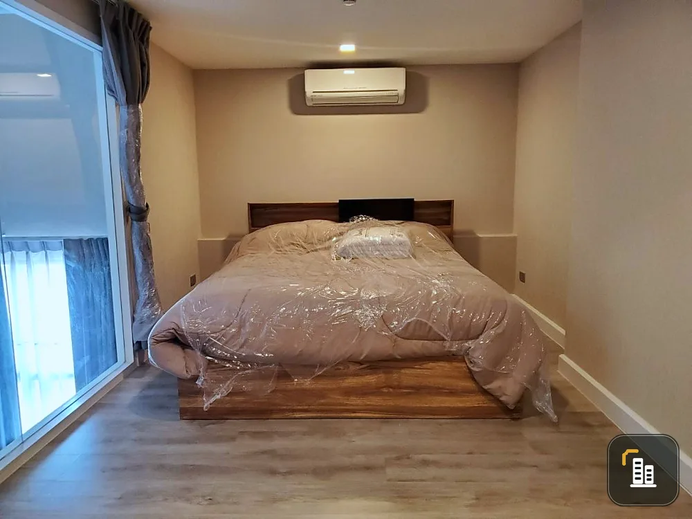 For rent, The Sky Sukhumvit, 12th floor, fully furnished room. Ready to move in immediately. Hurry up to reserve now.