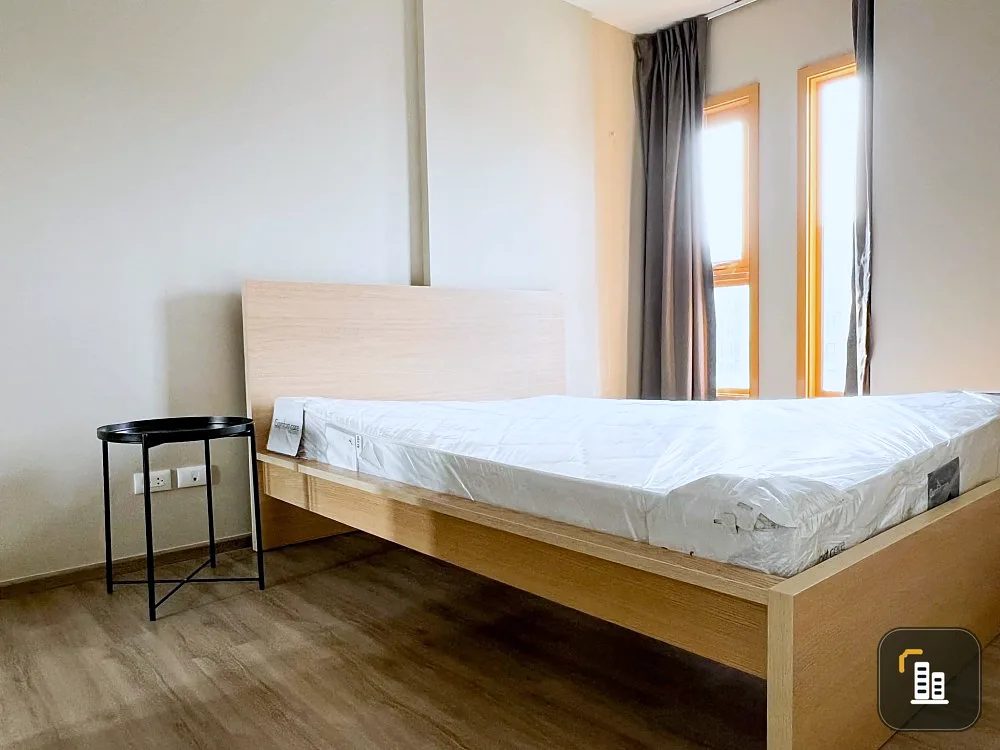 For sale The Base Sukhumvit 50, complete with electrical appliances and furniture. One bag can go in.