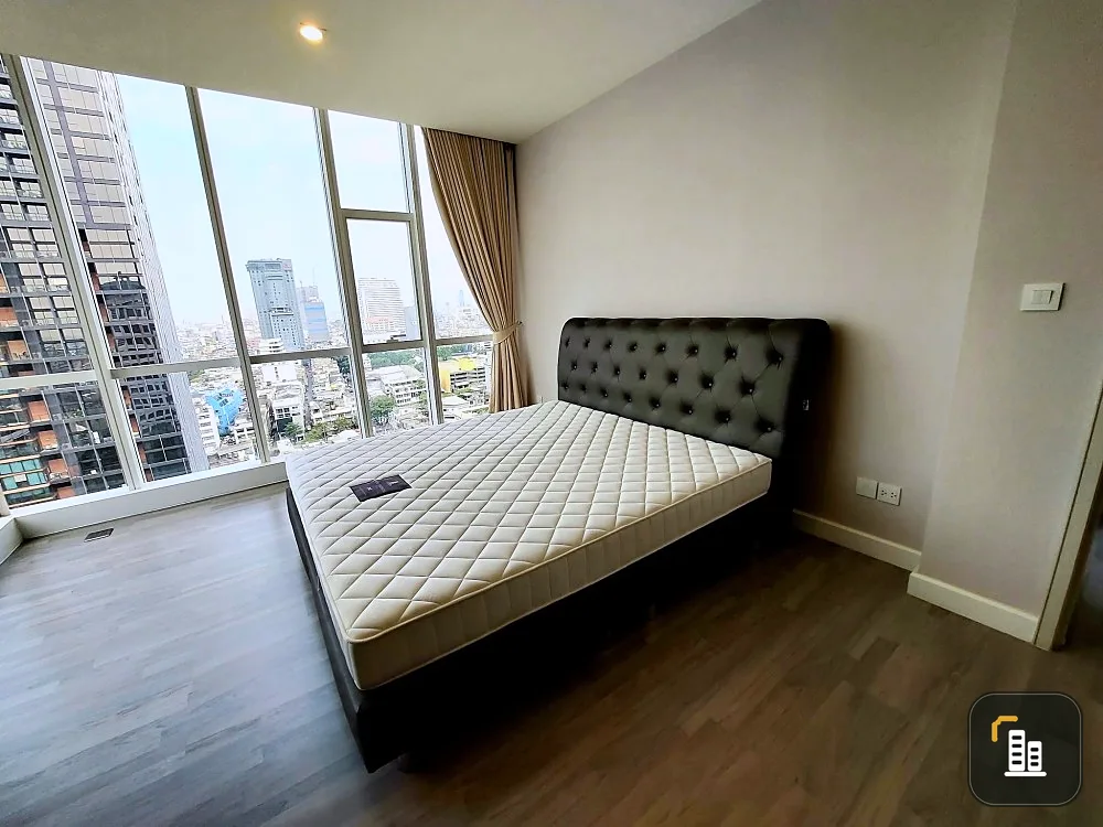 For rent The room Sathorn-Tanon Pun, high floor, great view, luxury condo, great facilities, book now.