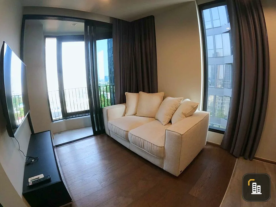 Condo for rent, Ideo Q Sukhumvit 36, decorated with built-ins in the whole room modern style Ready to move in. If interested, book now.