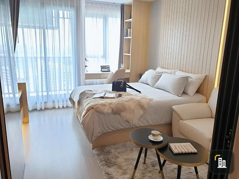 Life Ladprao for sale, prime location next to BTS, next to the mall. If you love convenience This condo is the best answer. Get it!!