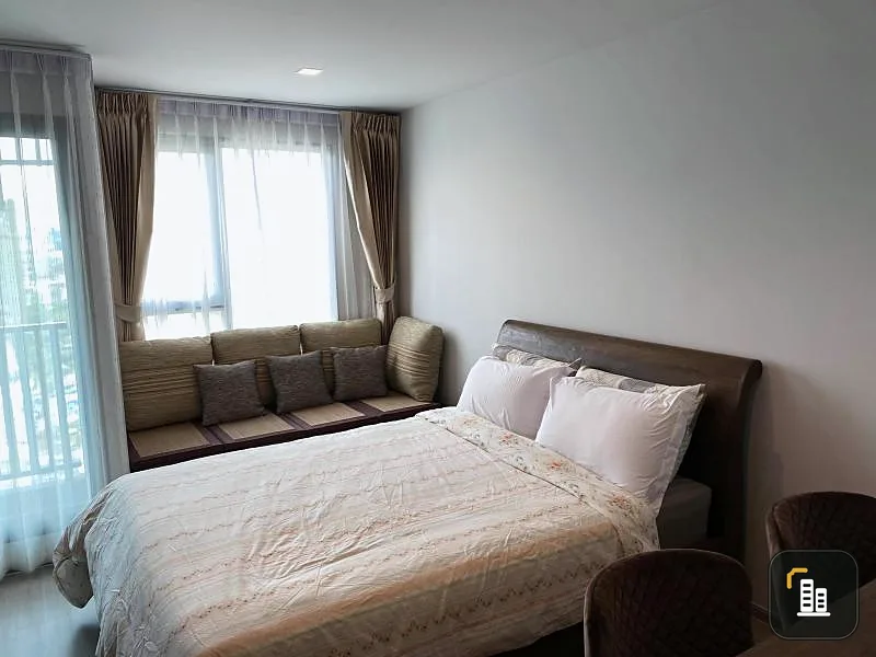 For rent Life Ladprao, the room is fully furnished. very close to the train comfortable journey Easy to eat and eat. Let's come to rent.