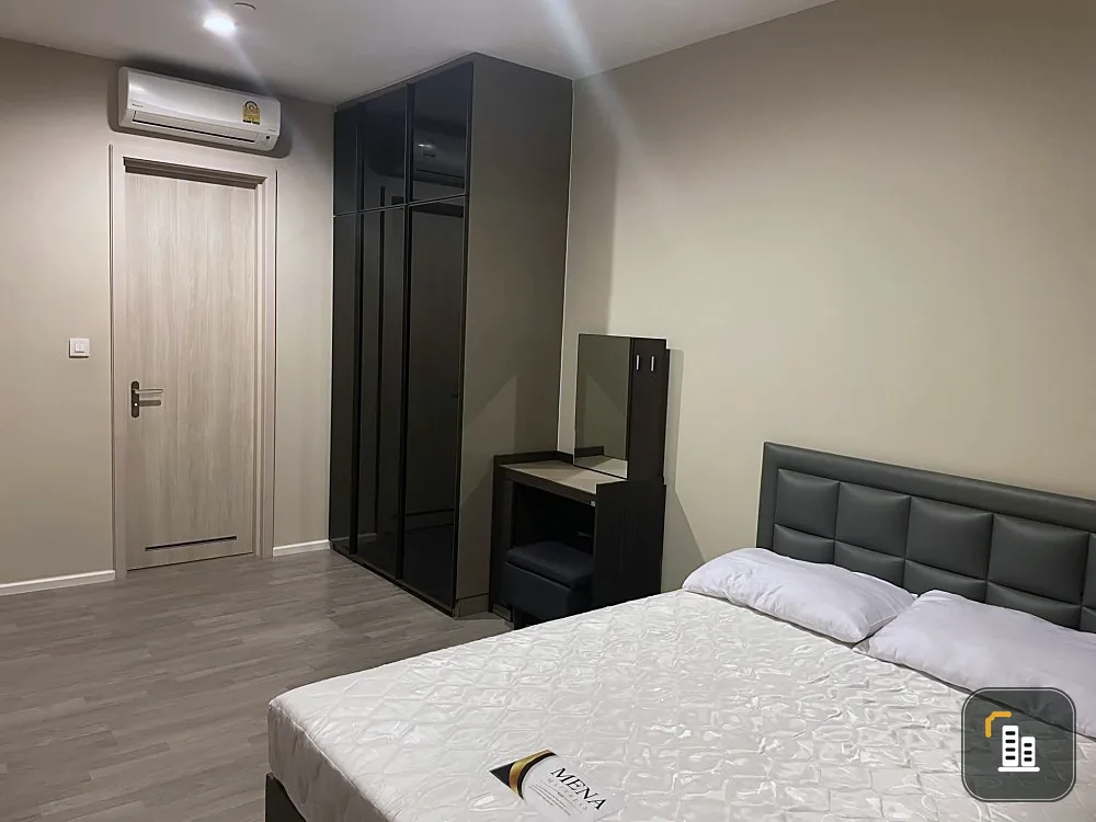 For rent, 333 Riverside, high floor, beautiful view, good leather sofa. It's very comfortable to sit and lie down. You can't reserve it anymore.
