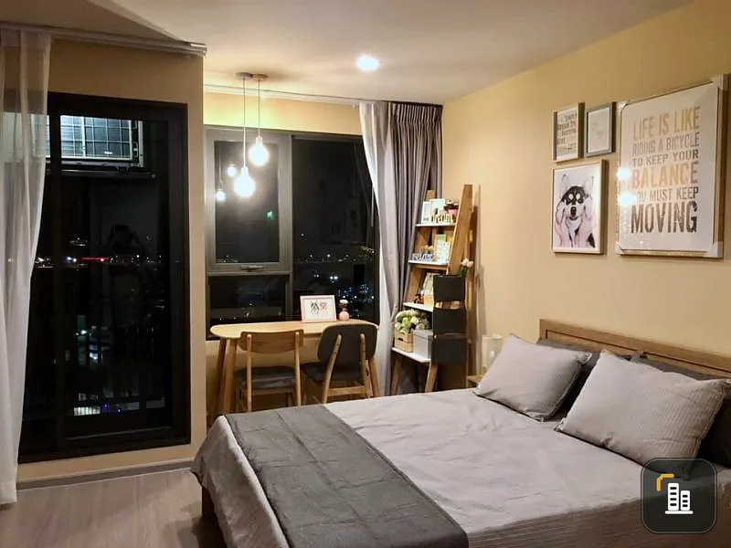 For rent Life Ladprao, who likes Muji or Korean style room, this room is like that. Cute dress up, rent it now!