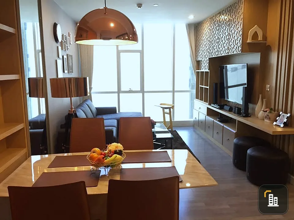 Condo for sale, The Room Sathorn - Thanon Pan, the most spacious room Nice built-in decoration If you don't reserve, you're missing out.
