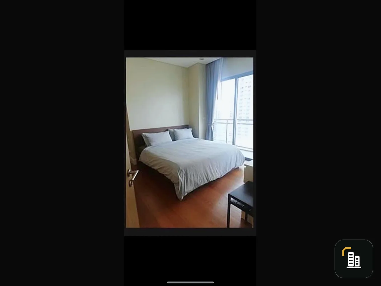 For rent, Bright Sukhumvit 24, 18th floor, the room is very spacious, fully furnished, you can just move in.