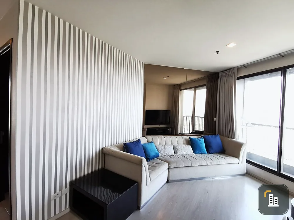 For Rent Rhythm Sukhumvit 44/1, high floor, beautiful view, spacious room, big sofa, soft and comfortable Don't miss a lot