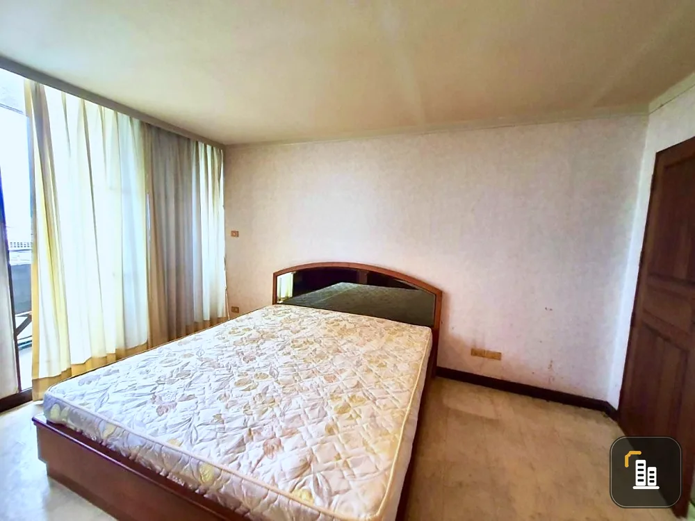 Sell Supalai Place Sukhumvit 39 2 bedrooms, 2 bathrooms, built-in furniture Full facilities, book now.