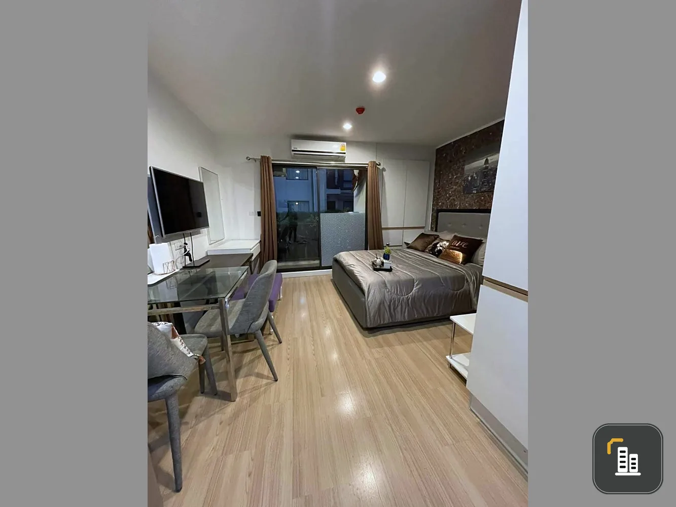 Sell The Nest Sukhumvit 22, nice room, complete facilities, good price, you should not miss this.