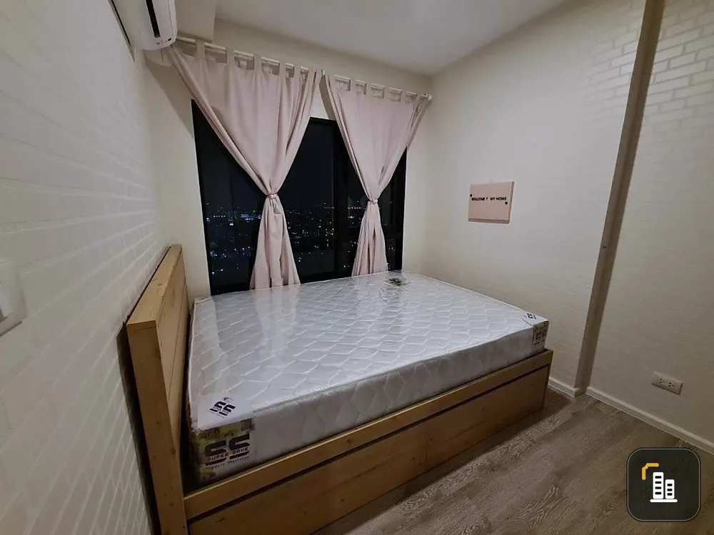 Condo for sale Kensington Sukhumvit - Thepharak The room is ready Wallpapering the whole room Convenient, complete in one place. Hurry up to reserve.