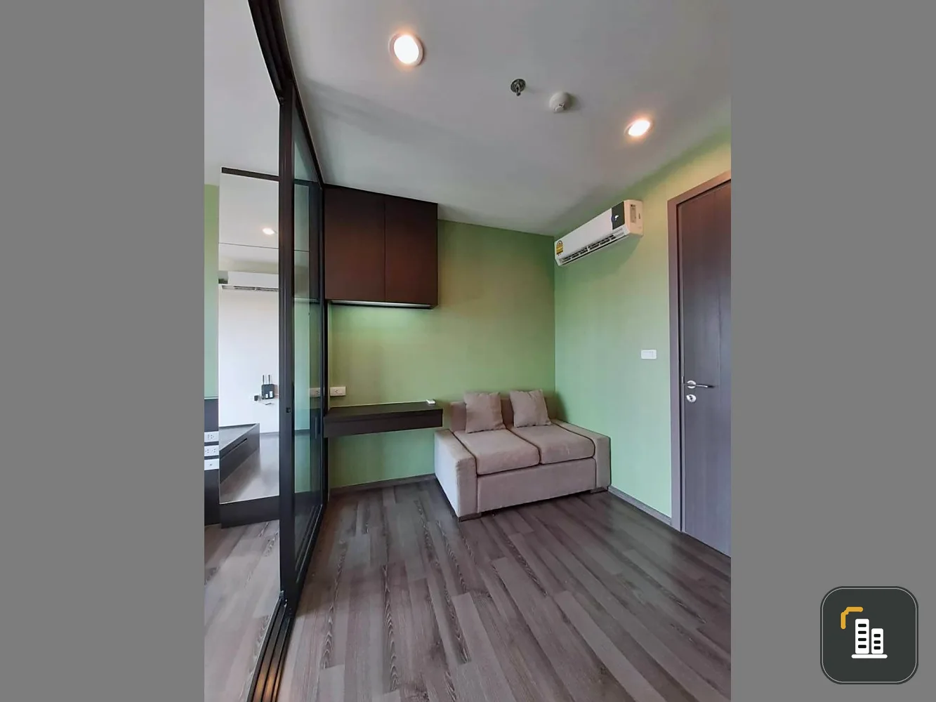 Selling The Base Park East, built-in furniture, complete electrical appliances, wow price, hurry to book now.