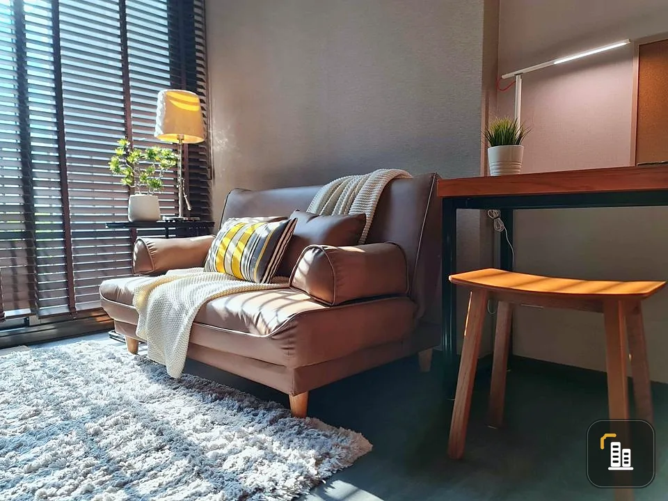 For rent, EDGE by Sansiri Sukumvit 23, large screen TV. Decorated with a very stylish look. You can't miss it, book now.
