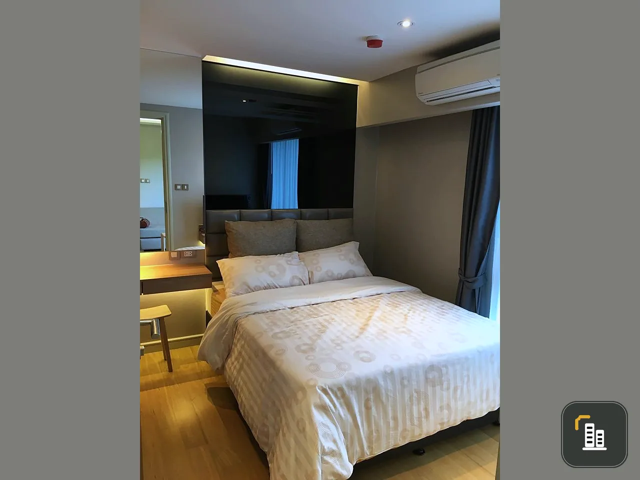 For rent / sale Tidy Deluxe Sukhumvit 34, fully furnished. with electrical appliances Great value, book now.