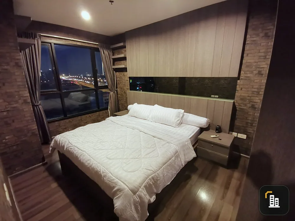 For sale or rent: The Base Park West (Rare Item), best corner room on the floor, pool view.