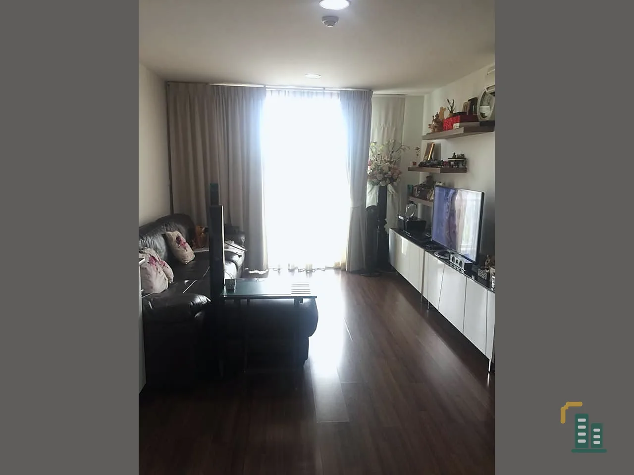For rent, D 65 condominium, 2 bedrooms, large leather sofa, very comfortable sitting. You can reserve first. You can stay first.