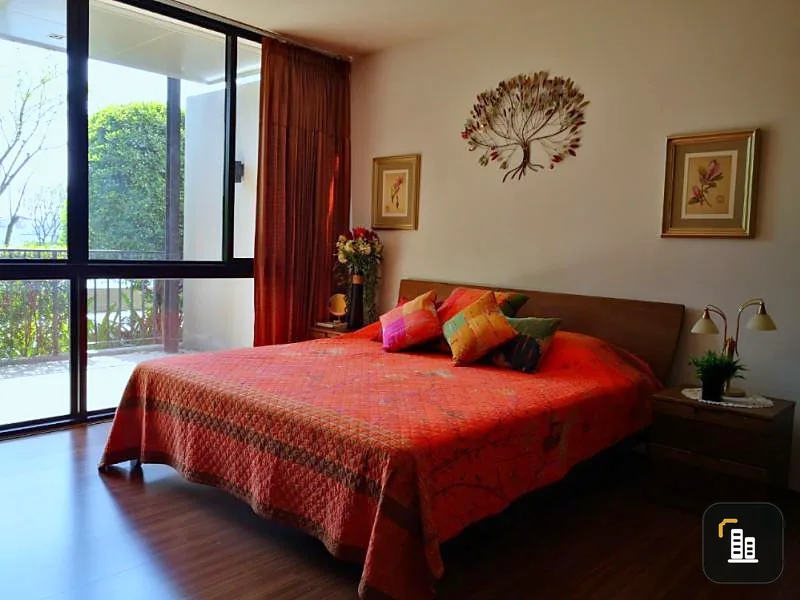 Great value for this room. Price/view/size/privacy, fully furnished and decorated, Issara Ladprao is awesome!