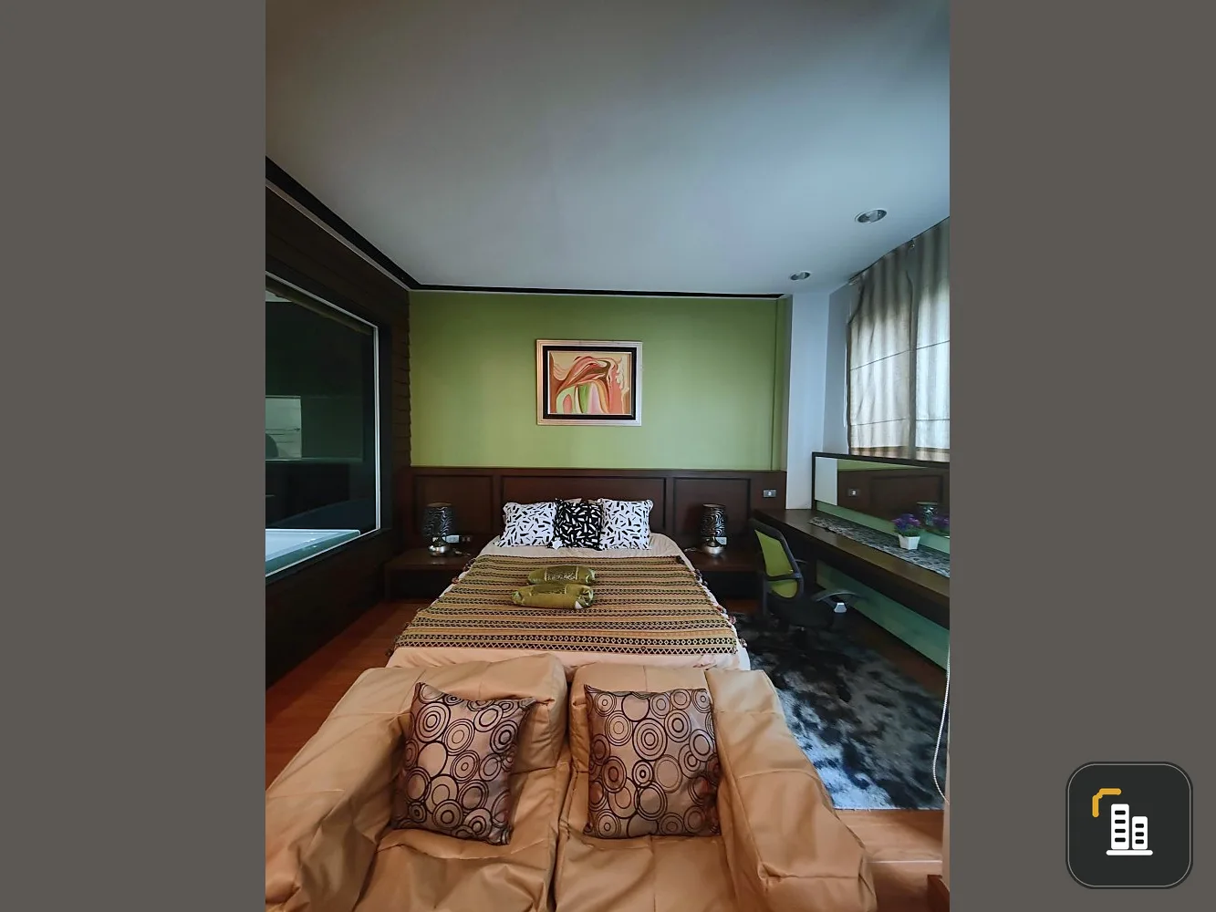 For sale, for rent!! Condo The Address Chidlom, room number 430, good location, near the BTS, very convenient to travel, hurry up and book now!!