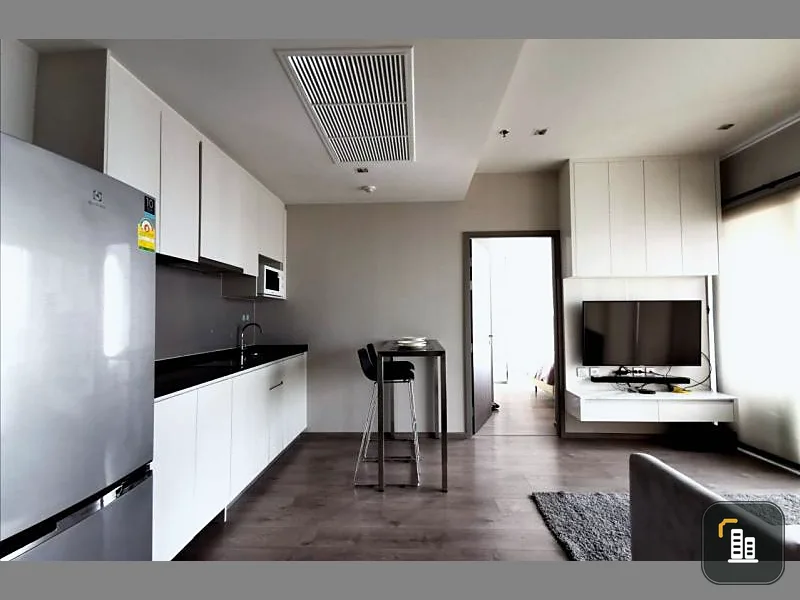 This room has a ceiling height of 2.80 m. Clear, airy, not uncomfortable, clear view, Whizdom Avenue Ratchada Ladprao for rent.
