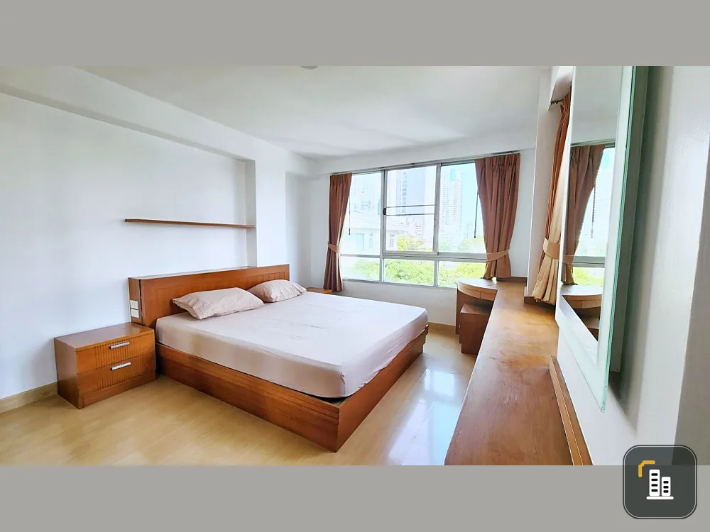 Condo for sale, Plus 38 Hip, 2 bedrooms, 2 bathrooms, the most spacious room. Great built-in furniture Don't miss a lot