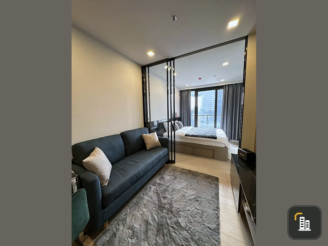 For rent, One Nine Five Asoke-Rama 9, high floor, great view, great price, most livable decoration. Book and you won't be disappointed.