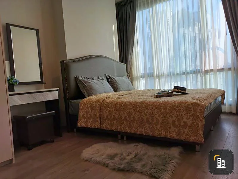 Beautiful garden, pool with Jacuzzi And a fully furnished room, Whizdom Avenue, Ratchada, Ladprao, ready for you to rent!!