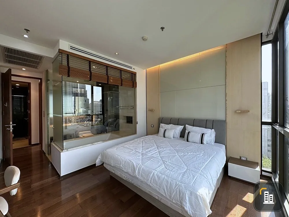 For Rent The Address Sukhumvit 28, 2 bedrooms, 2 bathrooms, the most spacious room. Decorated in color tones, comfortable for the eye, very inviting.
