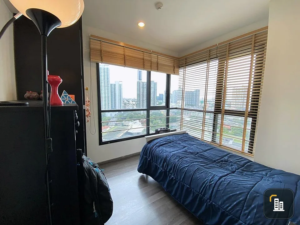 Condo for rent, The Base Park East, nice room, spacious size, fully furnished, good price, drag your luggage in.