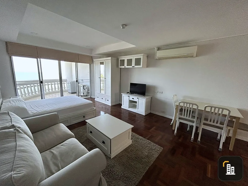 Park Beach condo for sale, decorated in white tones, very clean, has the most beautiful sea view. Don't miss it.