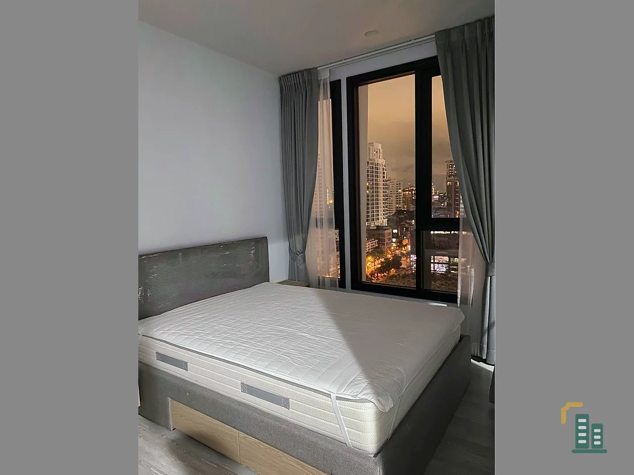 Condo for rent, XT Ekkamai, nice room, spacious size, fully furnished, complete electrical appliances, great price, don't miss it.