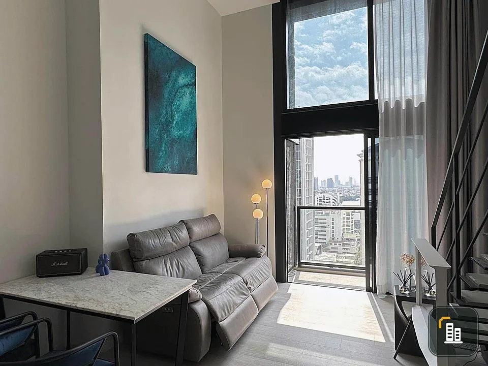 Sell The Loft Silom, high ceiling, good view, adjustable sofa If interested, hurry up to reserve quickly. Don't miss it.