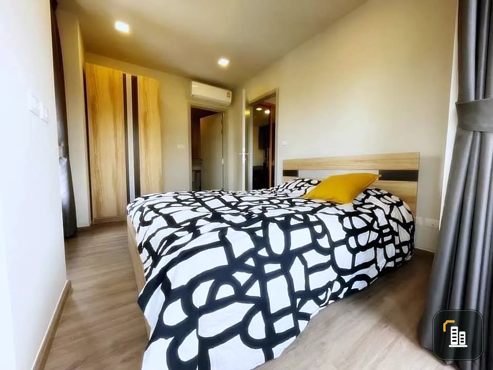 For rent or sale, The Base Sukhumvit 50, quiet corner room. The bedroom is not attached to other walls. Hurry up to reserve.