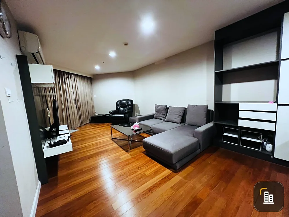 For rent, Belle Grand Rama 9, 19th floor, super spacious room. With great furniture The room comes fast, goes very fast, hurry up and book now.