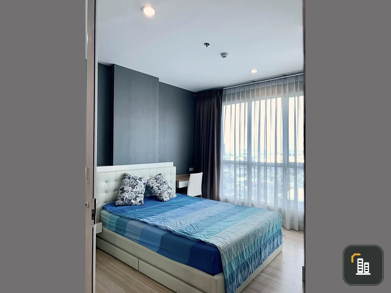 Selling The Hotel Service, open view, north, high ceiling Wallpapering the whole room If interested, reserve now.